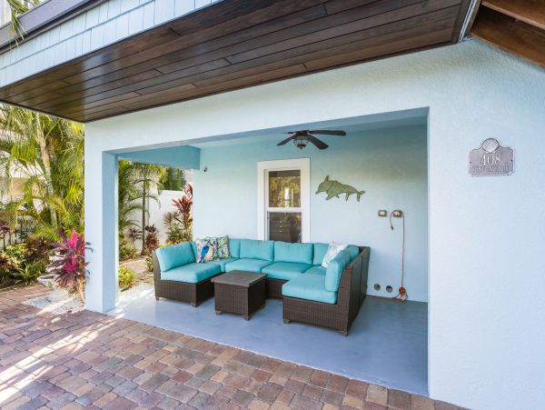 Lovely 4 Bedroom Home w/Pool & Spa Sleeps 10 Walk to Beach