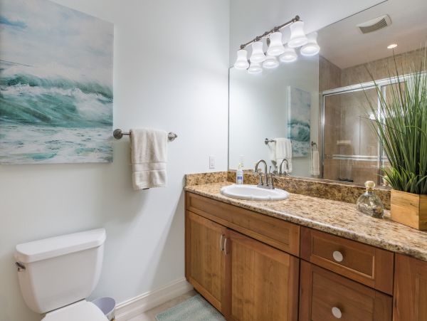 Lovely 4 Bedroom Home w/Pool & Spa Sleeps 10 Walk to Beach