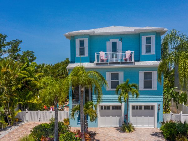 Lovely 4 Bedroom Home w/Pool & Spa Sleeps 10 Walk to Beach