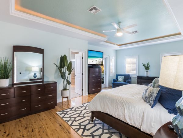 Lovely 4 Bedroom Home w/Pool & Spa Sleeps 10 Walk to Beach
