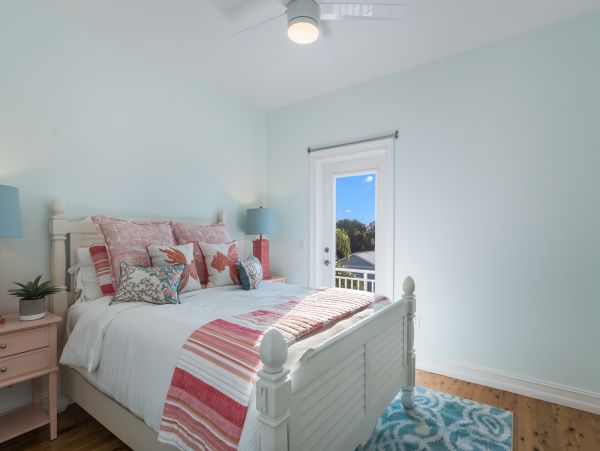Lovely 4 Bedroom Home w/Pool & Spa Sleeps 10 Walk to Beach