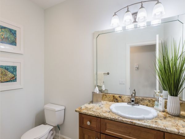 Lovely 4 Bedroom Home w/Pool & Spa Sleeps 10 Walk to Beach