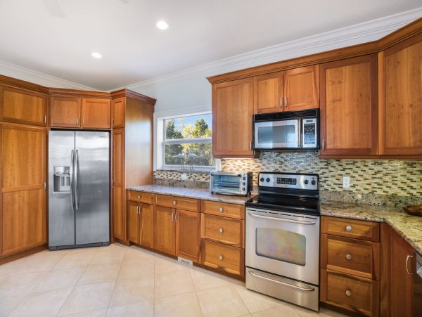 Lovely 4 Bedroom Home w/Pool & Spa Sleeps 10 Walk to Beach