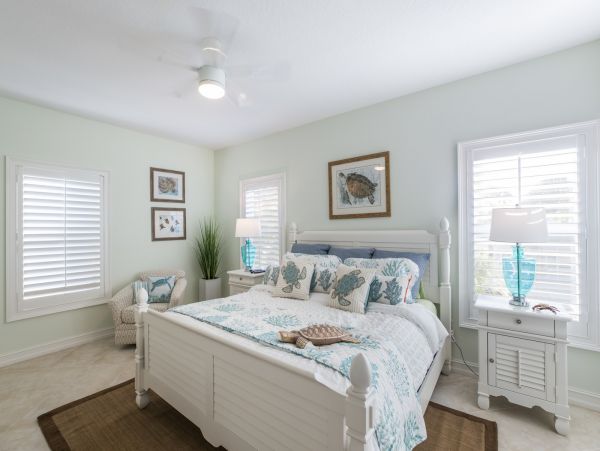 Lovely 4 Bedroom Home w/Pool & Spa Sleeps 10 Walk to Beach
