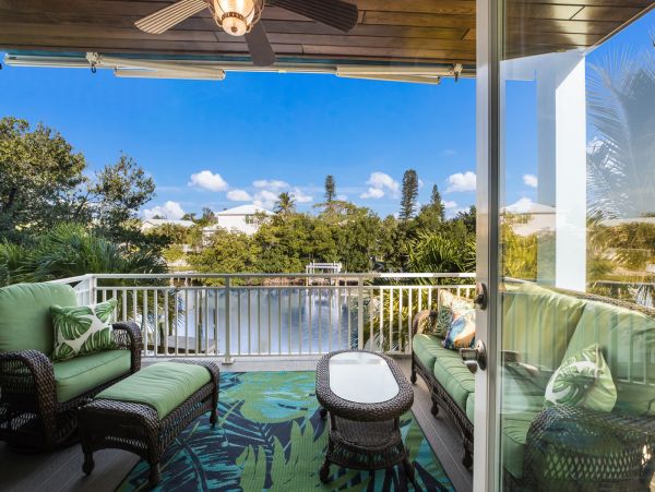 Lovely 4 Bedroom Home w/Pool & Spa Sleeps 10 Walk to Beach