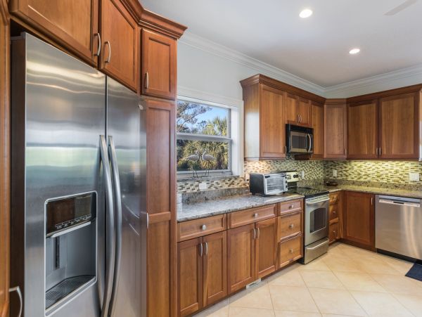 Lovely 4 Bedroom Home w/Pool & Spa Sleeps 10 Walk to Beach