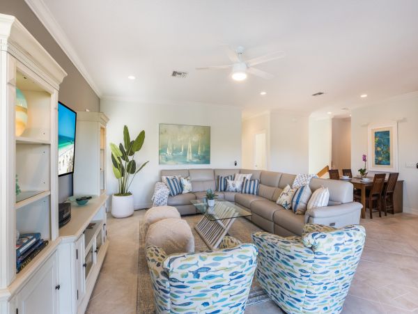 Lovely 4 Bedroom Home w/Pool & Spa Sleeps 10 Walk to Beach