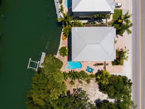 Lovely 4 Bedroom Home w/Pool & Spa Sleeps 10 Walk to Beach