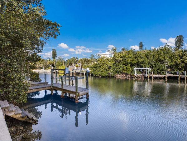 Lovely 4 Bedroom Home w/Pool & Spa Sleeps 10 Walk to Beach