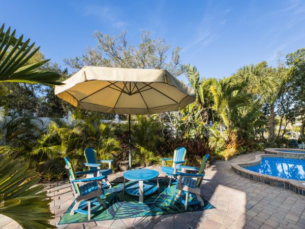 Lovely 4 Bedroom Home w/Pool & Spa Sleeps 10 Walk to Beach