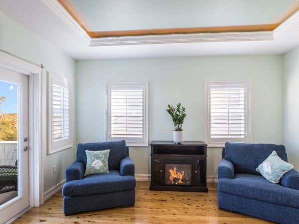 Lovely 4 Bedroom Home w/Pool & Spa Sleeps 10 Walk to Beach
