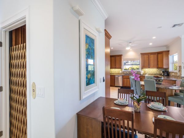 Lovely 4 Bedroom Home w/Pool & Spa Sleeps 10 Walk to Beach