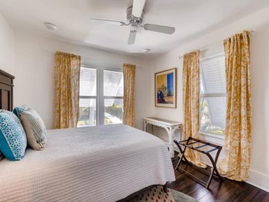 West Palm Beach Vacation Home Sleeps 10 Guests