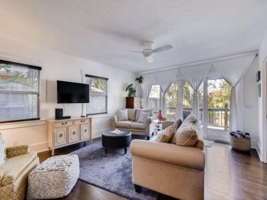 West Palm Beach Vacation Home Sleeps 10 Guests