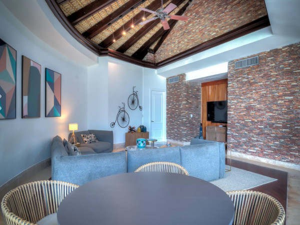Private 6 Bedroom Cottage Villa