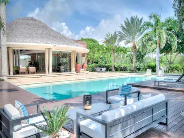 Private 6 Bedroom Cottage Villa