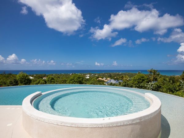 Luxury Vacation Villa in St. Maarten with Amazing Ocean Views