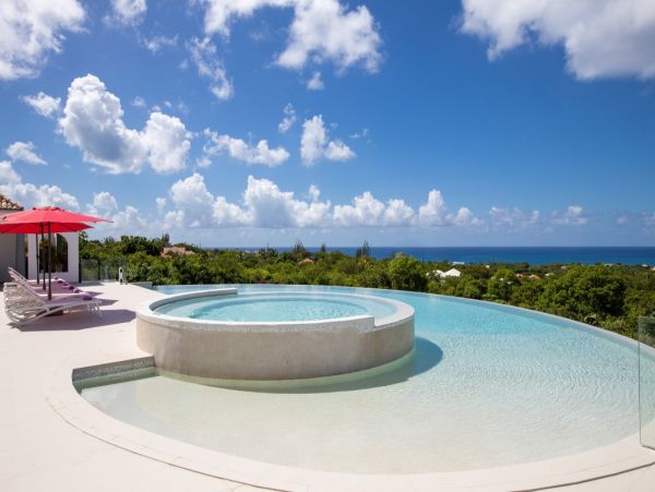 Luxury Vacation Villa in St. Maarten with Amazing Ocean Views
