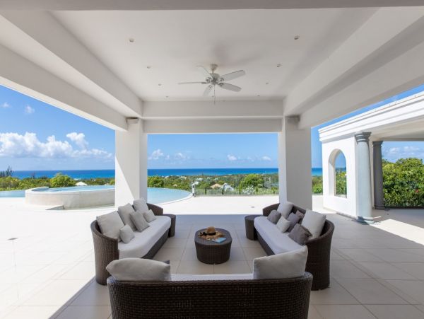 Luxury Vacation Villa in St. Maarten with Amazing Ocean Views
