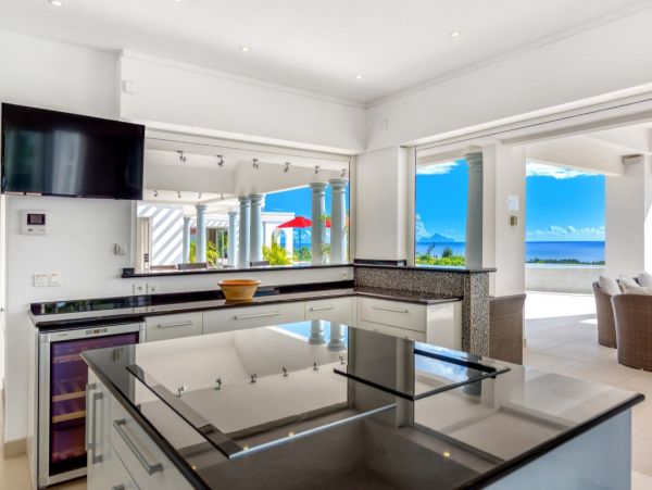 Luxury Vacation Villa in St. Maarten with Amazing Ocean Views