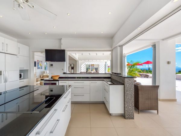 Luxury Vacation Villa in St. Maarten with Amazing Ocean Views