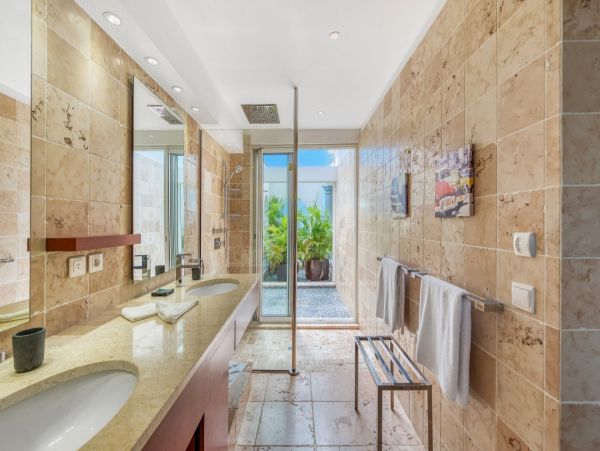 Luxury Vacation Villa in St. Maarten with Amazing Ocean Views