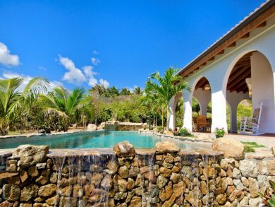 ST. MARTIN 5 BEDROOM 4.5 BATH POOL VILLA