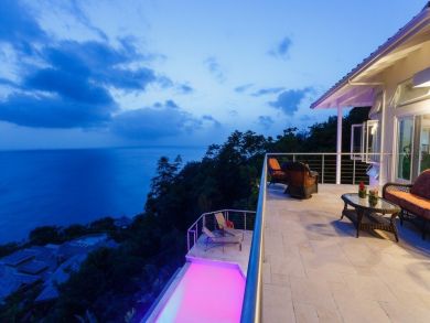 Beautiful Six Bedroom on Trou Rolland Bay