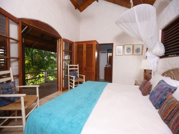 Oceanfront 4 Bedroom Home Sleeps 8 Guests in St. Lucia