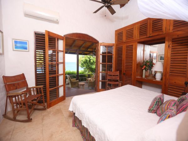 Oceanfront 4 Bedroom Home Sleeps 8 Guests in St. Lucia