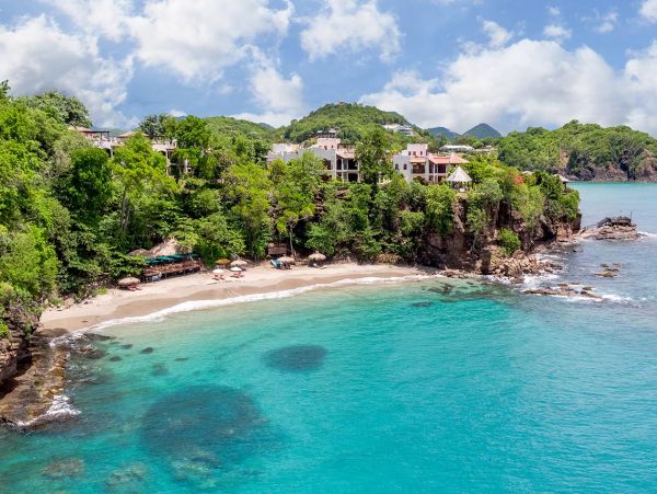 Oceanfront 4 Bedroom Home Sleeps 8 Guests in St. Lucia