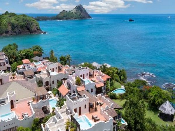 Oceanfront 4 Bedroom Home Sleeps 8 Guests in St. Lucia