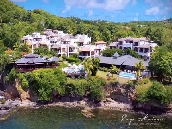 Oceanfront 4 Bedroom Home Sleeps 8 Guests in St. Lucia