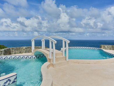 Large 4 Bedroom Ocean View Estate