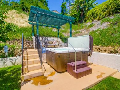 Private 4 Bedroom Family Home with Hot Tub & Huge Back Yard