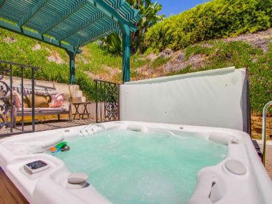 Private 4 Bedroom Family Home with Hot Tub & Huge Back Yard