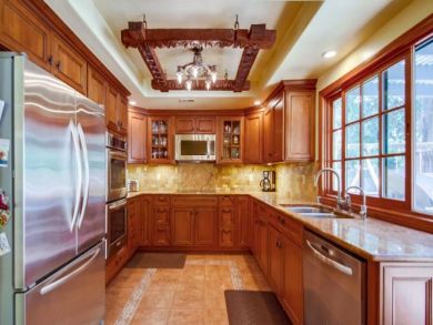 Private 4 Bedroom Family Home with Hot Tub & Huge Back Yard