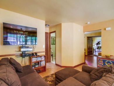 Private 4 Bedroom Family Home with Hot Tub & Huge Back Yard