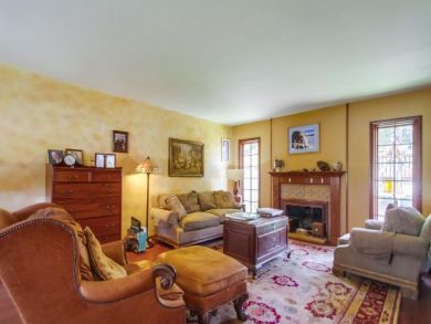 Private 4 Bedroom Family Home with Hot Tub & Huge Back Yard