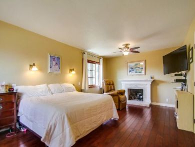 Private 4 Bedroom Family Home with Hot Tub & Huge Back Yard