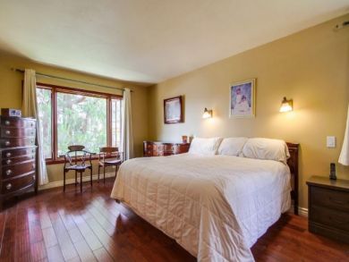 Private 4 Bedroom Family Home with Hot Tub & Huge Back Yard