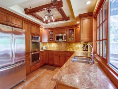 Private 4 Bedroom Family Home with Hot Tub & Huge Back Yard