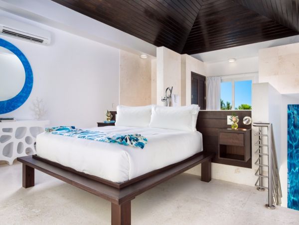 Romantic Villa for Two on Taylor Bay Beach