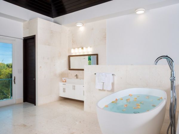 Romantic Villa for Two on Taylor Bay Beach