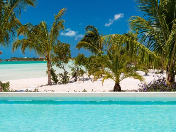 Romantic Villa for Two on Taylor Bay Beach