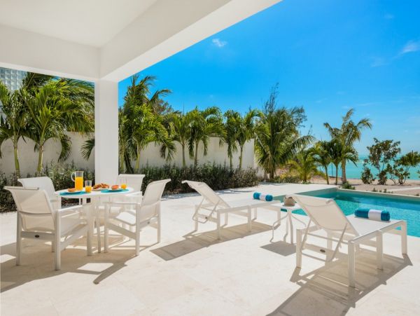 Romantic Villa for Two on Taylor Bay Beach