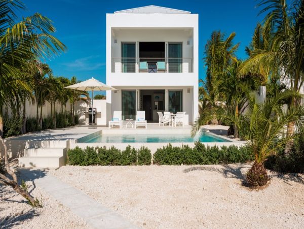 Romantic Villa for Two on Taylor Bay Beach