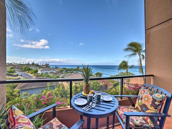 Ocean View Penthouse with Pool & Hot Tub Access in Lahaina