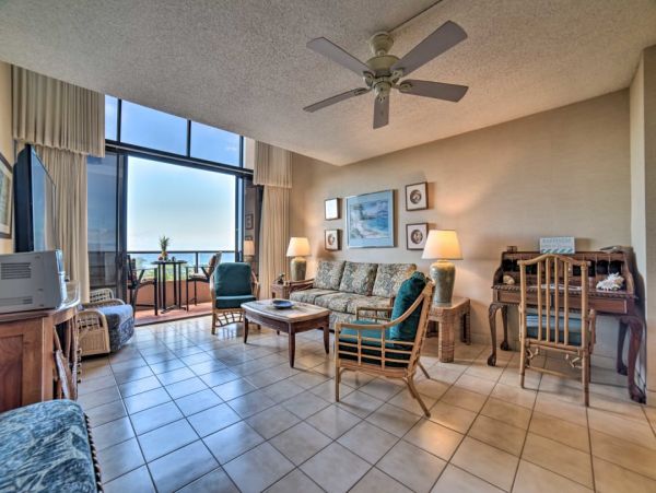 Ocean View Penthouse with Pool & Hot Tub Access in Lahaina
