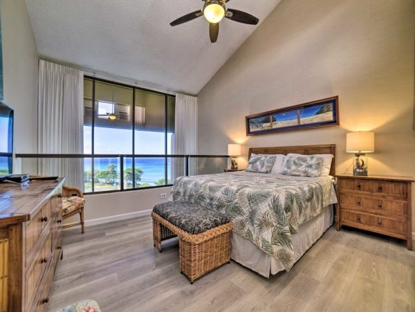 Ocean View Penthouse with Pool & Hot Tub Access in Lahaina